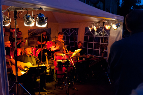 _20-Jahre-Geruecht--095.jpg (204083 Byte)